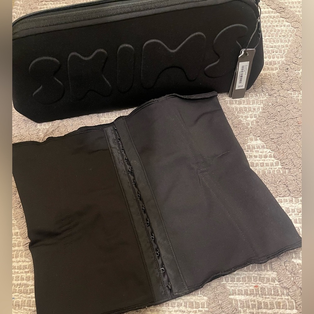 SKIMS WAIST TRAINER IN ONYX